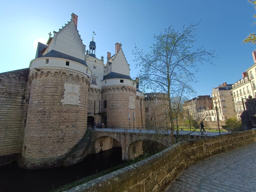 Entrée du Château des Ducs de Bretagne à Nantes avec ses fortifications médiévales