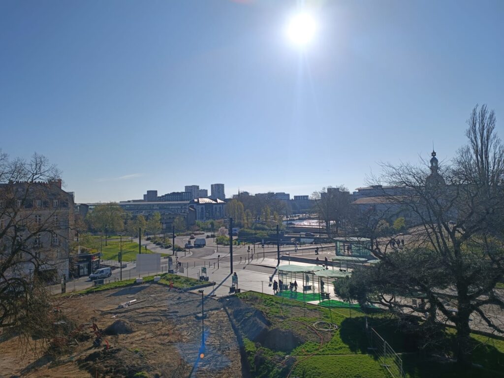 Vue depuis les remparts du Château des Ducs de Bretagne sur la ville de Nantes et son centre historique