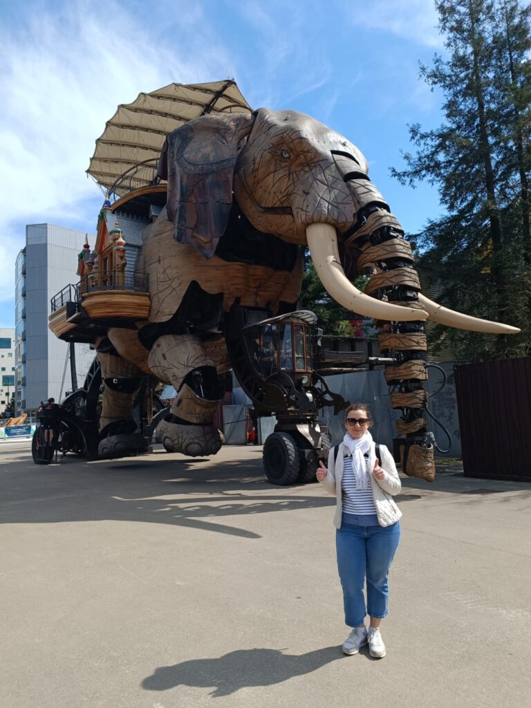 Moment devant le Grand Éléphant des Machines de l’île à Nantes lors d’une découverte de l’île de Nantes