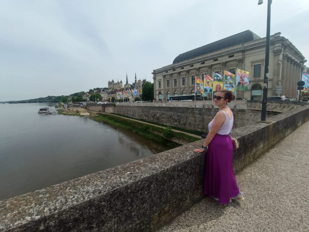 Vue sur la Loire depuis les quais de Saumur, au cœur de la ville.