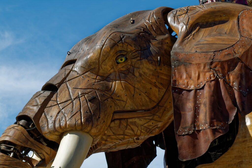 Grand Éléphant des Machines de l’île à Nantes en mouvement