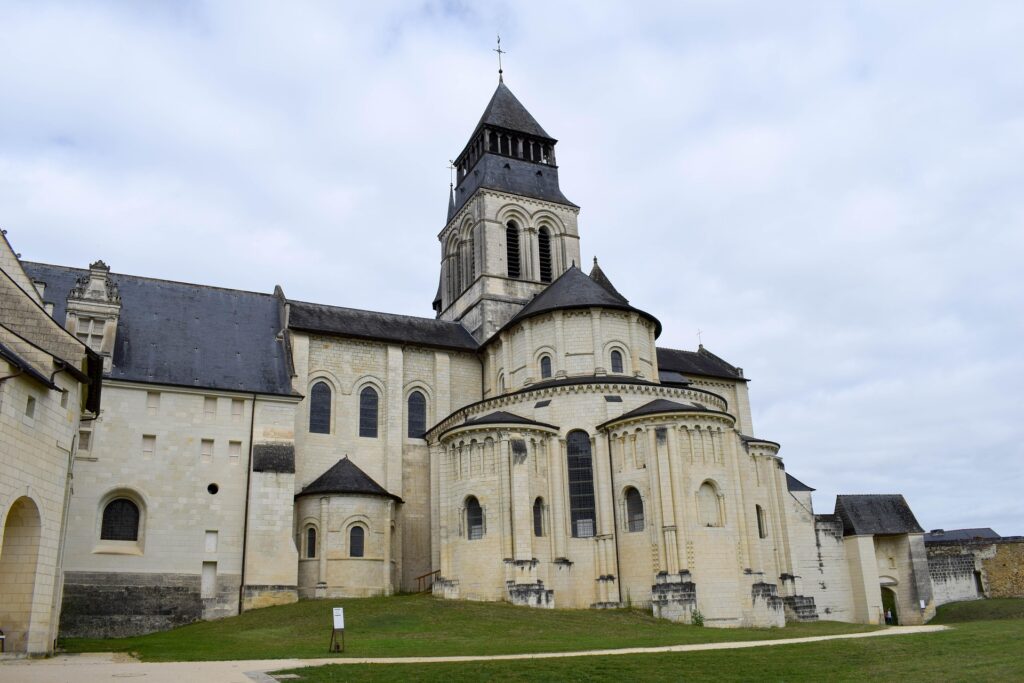 Abbaye royale de Fontevraud, site historique majeur du Val de Loire classé au patrimoine
