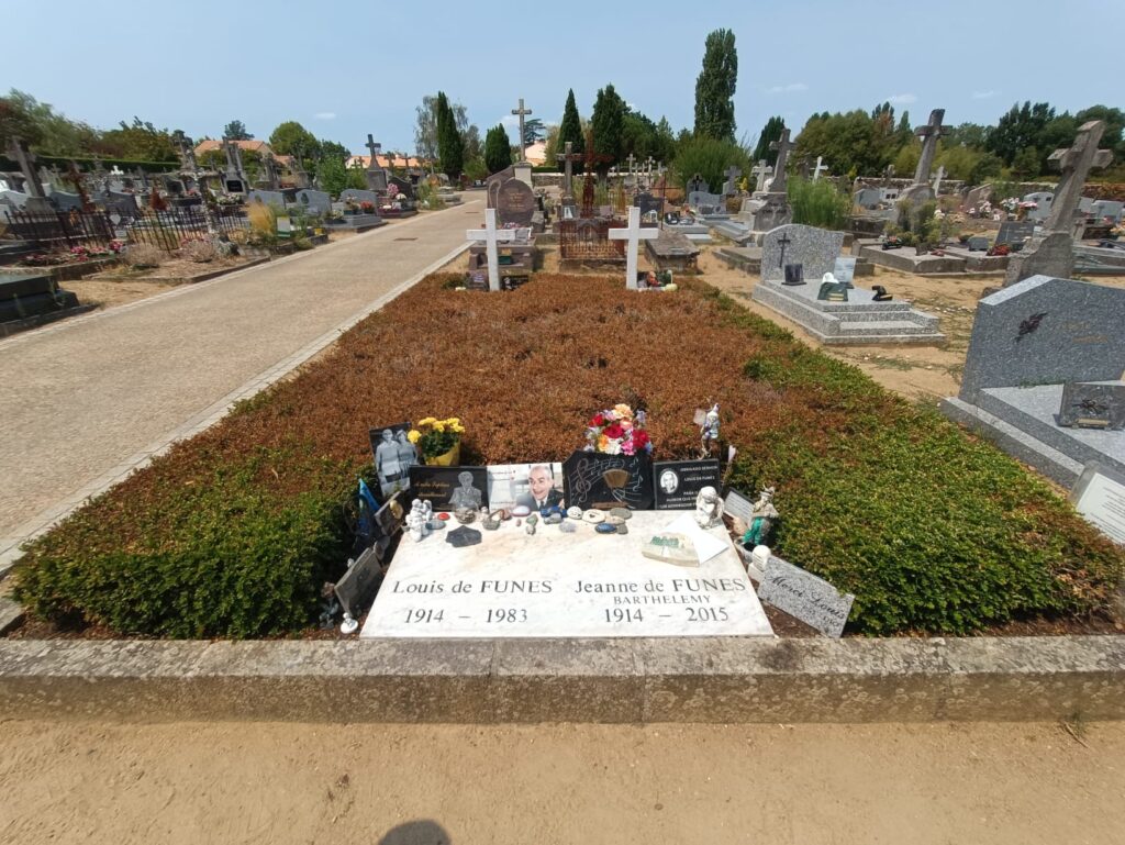Tombe de Louis et Jeanne de Funès dans le cimetière du Cellier, en Loire-Atlantique.